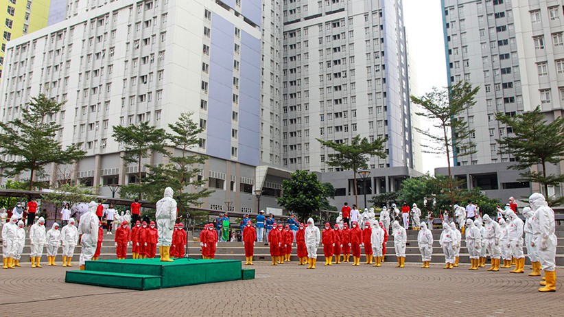 Nakes dan Pasien Covid Ikuti Upacara HUT RI di RSDC Wisma Atlet Kemayoran - Bagian 6