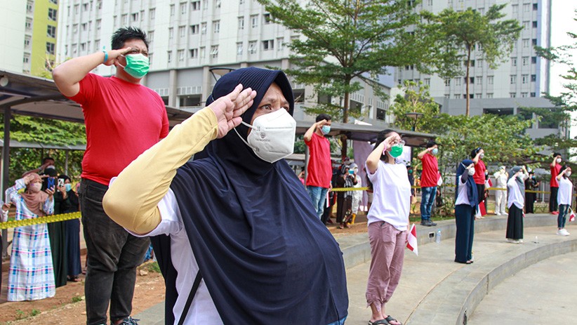 Nakes dan Pasien Covid Ikuti Upacara HUT RI di RSDC Wisma Atlet Kemayoran - Bagian 5