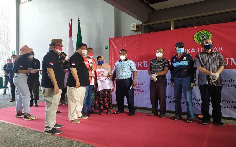 Peringati HUT ke-76 RI, Puluhan Pemilik Warung di Kampus Unpar Bandung Diberi Rp1 Juta