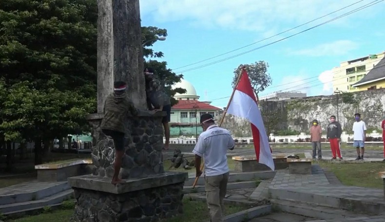 title Komunitas Wartawan Ternate Gelar Upacara Bendera di Tugu Proklamasi Komunitas Wartawan Ternate Gelar Upacara Bendera di Tugu Proklamasi