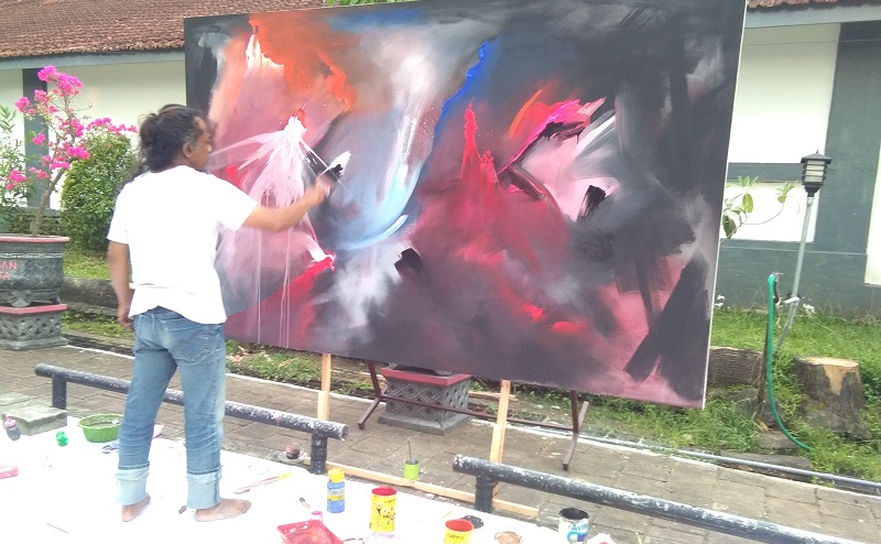 title HUT ke-76 RI, Perupa Spesialis Bung Karno Ini Gambarkan Situasi Pandemi di Istana Gebang HUT ke-76 RI, Perupa Spesialis Bung Karno Ini Gambarkan Situasi Pandemi di Istana Gebang