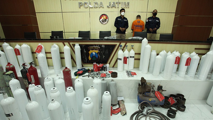 Terlalu, Pria Ini Ganti Warna APAR Jadi Putih Mirip Tabung Oksigen Lalu Dijual - Bagian 2