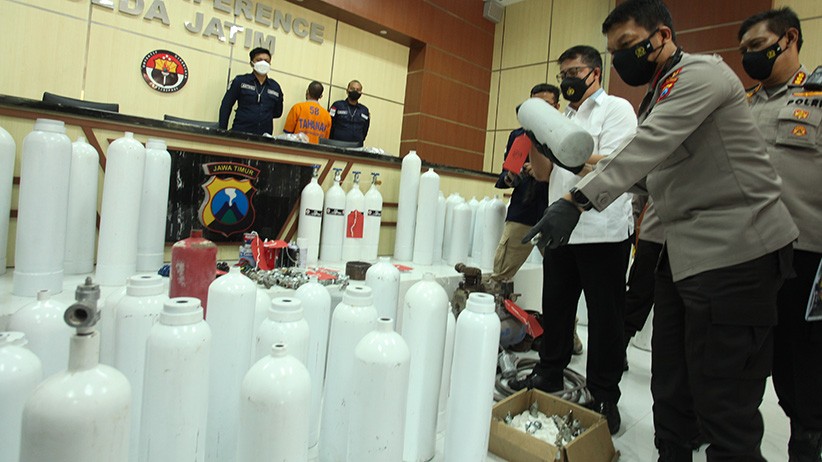 Terlalu, Pria Ini Ganti Warna APAR Jadi Putih Mirip Tabung Oksigen Lalu Dijual - Bagian 1
