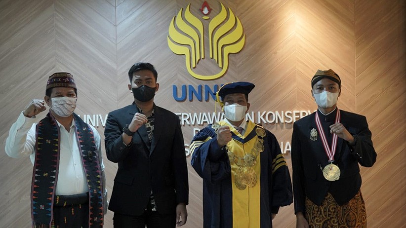 Rekor, Puluhan Ribu Mahasiswa Baru Unnes Pakai Baju Adat Daerah secara Virtual - Bagian 3