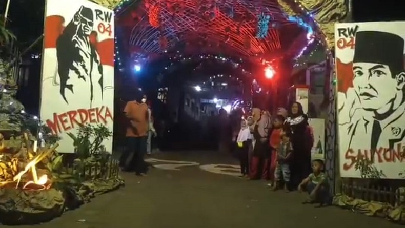 Meriahkan HUT RI, Warga Calincing Garut Buat Kampungnya Bermandi Cahaya