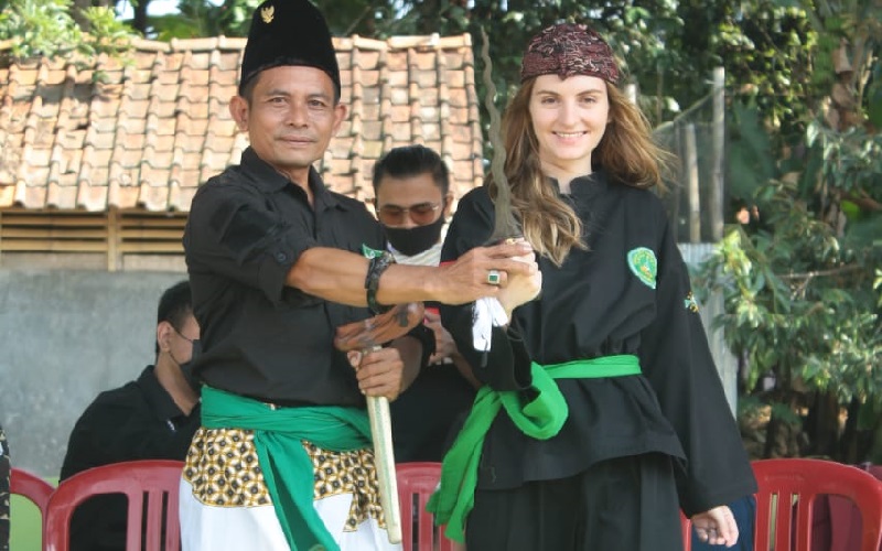 Cerita Bule Cantik Siberia Ceu Nena Jatuh Cinta kepada Indonesia, Belajar Pencak Silat ke Kuningan