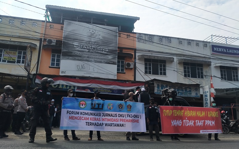 Warga Unjuk Rasa Tutup Paksa Tempat Hiburan Malam di OKU