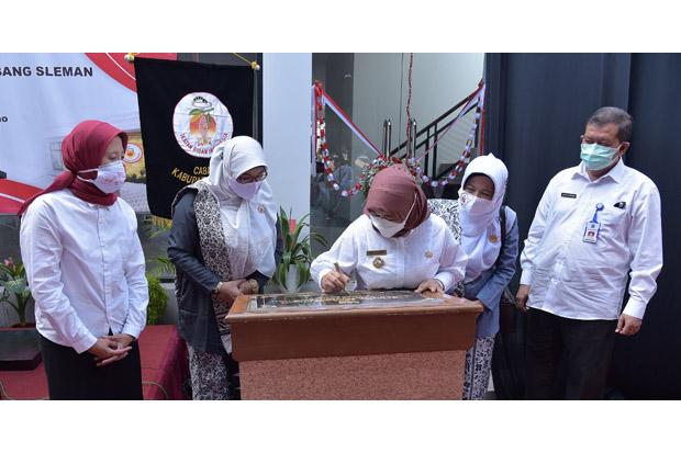 title Bidan di Sleman Diminta Beri Layanan Optimal Tangani Covid-19 Bidan di Sleman Diminta Beri Layanan Optimal Tangani Covid-19