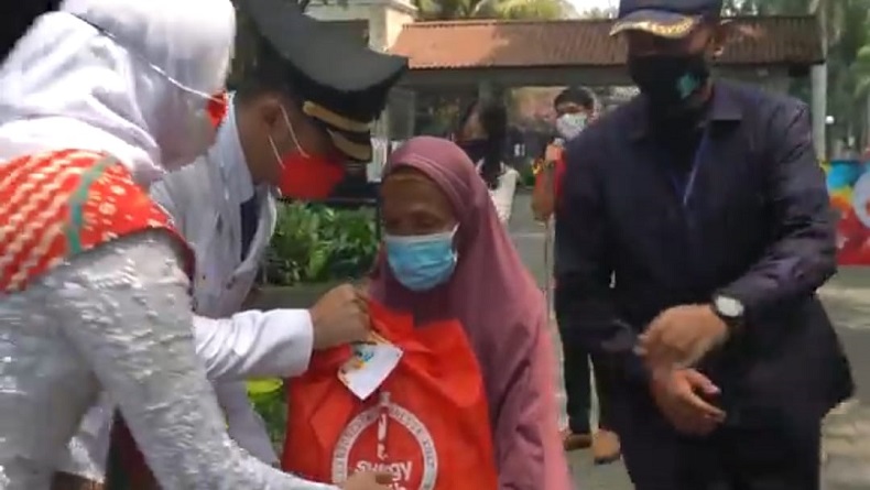 Rayakan Hari Kemerdekaan, Pengembang di Padalarang KBB Bagi-bagi Paket Sembako