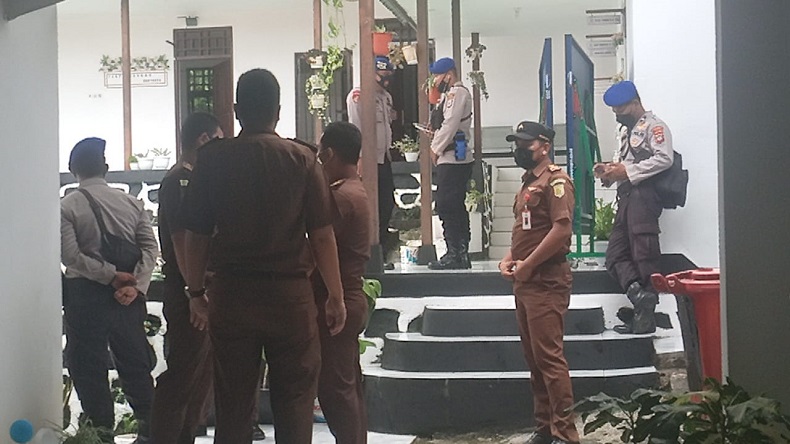 5 Tersangka Dugaan Korupsi Dana Hibah Pengawasan Pilkada Fakfak Ditahan