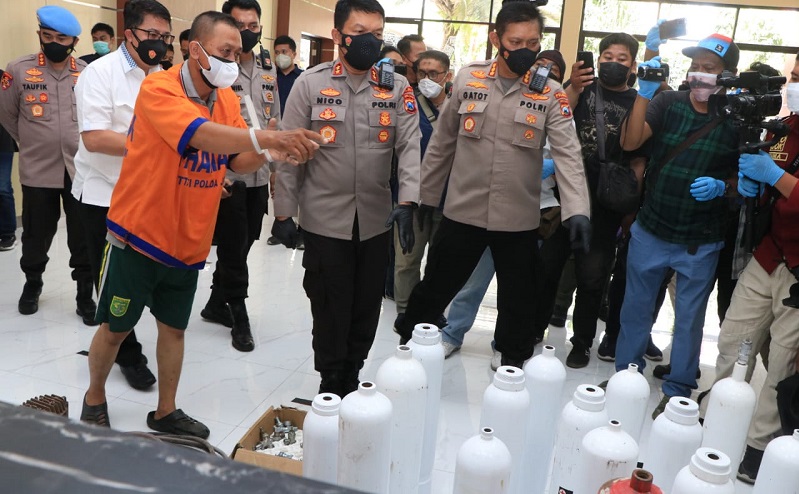 Polda Jatim Bongkar Peredaran Tabung Oksigen Palsu dari Alat Pemadam Api Ringan