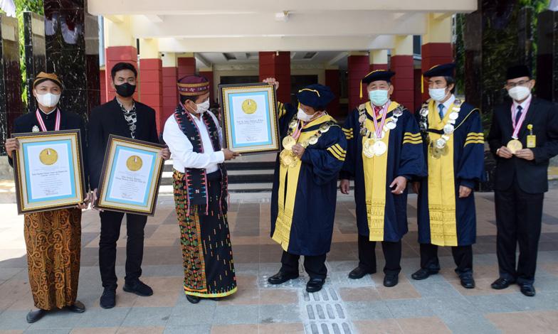 title 10.210 Mahasiswa Baru Pakai Busana Adat dalam PKKMB, Unnes Raih Penghargaan Leprid 10.210 Mahasiswa Baru Pakai Busana Adat dalam PKKMB, Unnes Raih Penghargaan Leprid