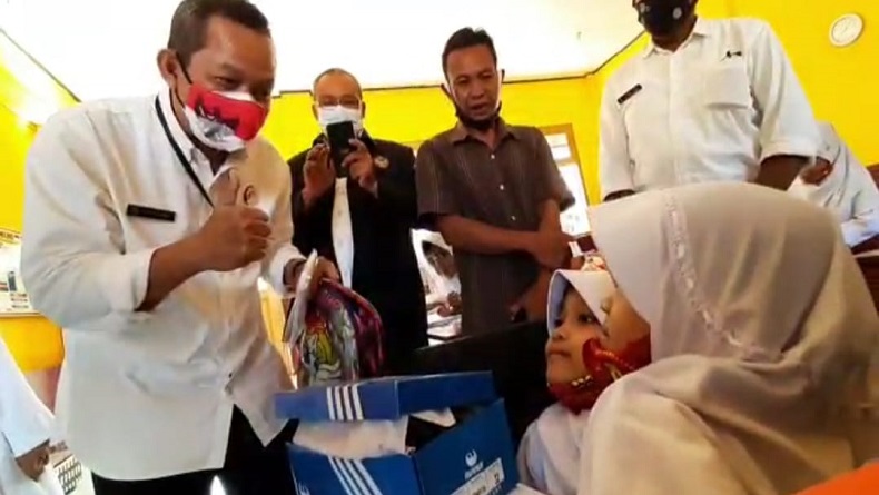 Ketika Kembar Siam Al Putri Dewi dan Al Putri Anugrah Mulai Sekolah Tatap Muka di Garut