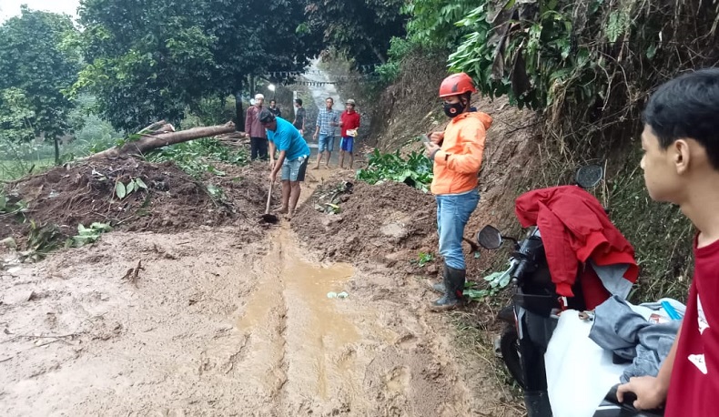 Hujan Deras Disertai Angin Landa Sukabumi, 4 Ruang Sekolah Rusak dan 2 Tanah Longsor 