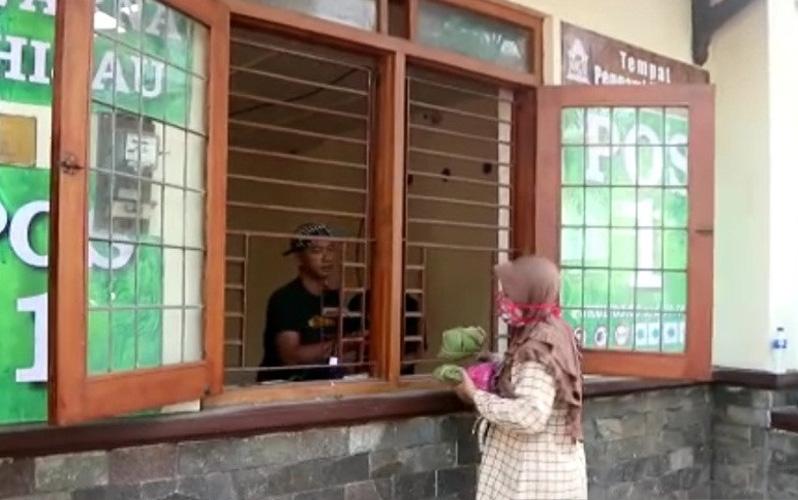 title Tradisi Buka Luwur di Makam Sunan Kudus, Panitia Bagikan 24.605 Bungkus Nasi Uyah Asem Tradisi Buka Luwur di Makam Sunan Kudus, Panitia Bagikan 24.605 Bungkus Nasi Uyah Asem