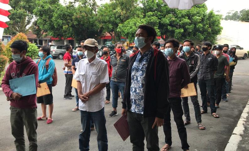 Puluhan Pekerja Karaoke Bandungan Geruduk Kantor Bupati Semarang, Ada Apa?