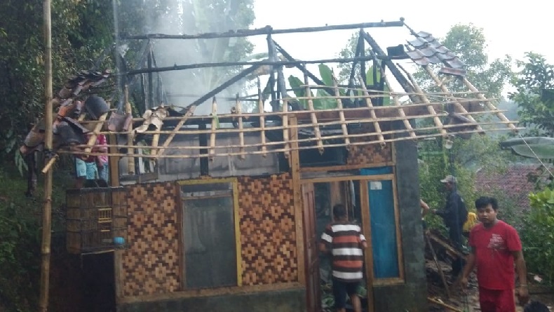 Pemilik Pergi Periksa Kandungan, Rumah di Cikidang Sukabumi Terbakar 