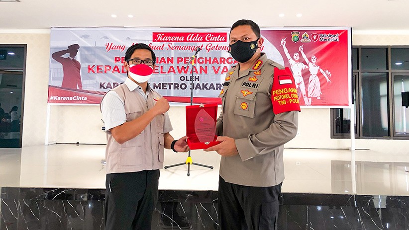 Polres Jakarta Pusat Berikan Penghargaan kepada Relawan Vaksinasi Merdeka - Bagian 1