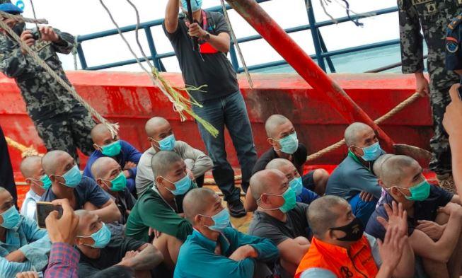 Dikejar Petugas KKP, Kapal Nelayan Vietnam Terbakar lalu Tenggelam di Natuna