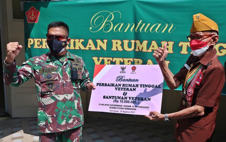 Momen Haru Veteran Perang Kemerdekaan di Semarang Terima Bantuan Rehab Rumah