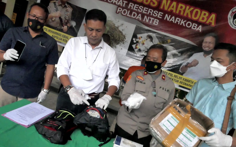 Kakak Adik Ini Libatkan Sang Ibu Jalankan Bisnis Sabu Jaringan Internasional