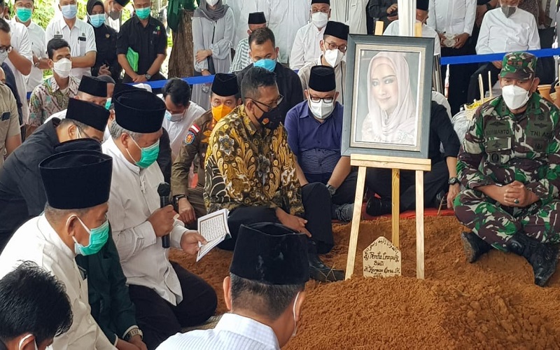 Percha Leanpuri Dimakamkan, Herman Deru: Kami Ikhlas tapi Jujur Terlalu Cepat 