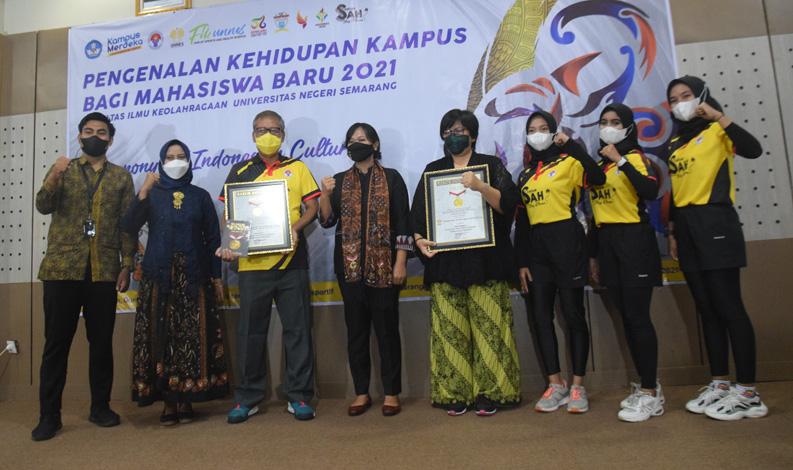 Menpora dan 1.015 Mahasiswa Baru FIK Unnes Pecahkan Rekor Senam Stay at Home