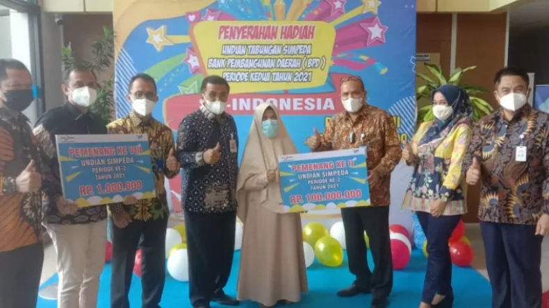 Nabung 24 Tahun, Pensiunan Guru di Padang Ini Dapat Rezeki Nomplok Rp100 Juta