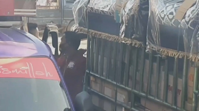title Jadi Calo Tiket Kapal Feri, Oknum Polisi di Situbondo Dihukum Penurunan Pangkat Jadi Calo Tiket Kapal Feri, Oknum Polisi di Situbondo Dihukum Penurunan Pangkat