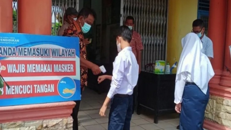 title Tebingtinggi Mulai Belajar Tatap Muka, Siswa Mengaku Senang Bertemu Teman dan Guru Tebingtinggi Mulai Belajar Tatap Muka, Siswa Mengaku Senang Bertemu Teman dan Guru