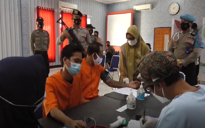 Puluhan Tahanan di Mapolres Lobar Jadi Sasaran Vaksinasi Covid-19