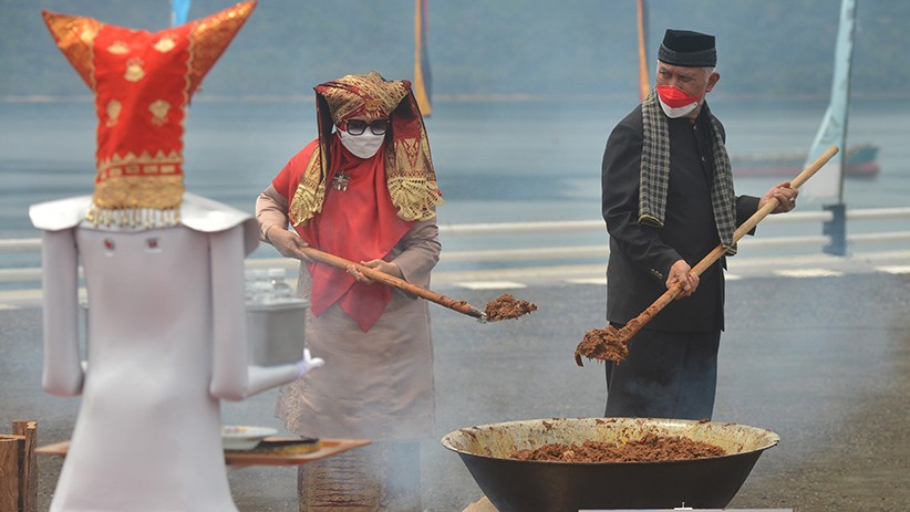 Bantu Korban Erupsi Gunung Semeru, Gubernur Sumbar Siapkan 1 Ton Randang