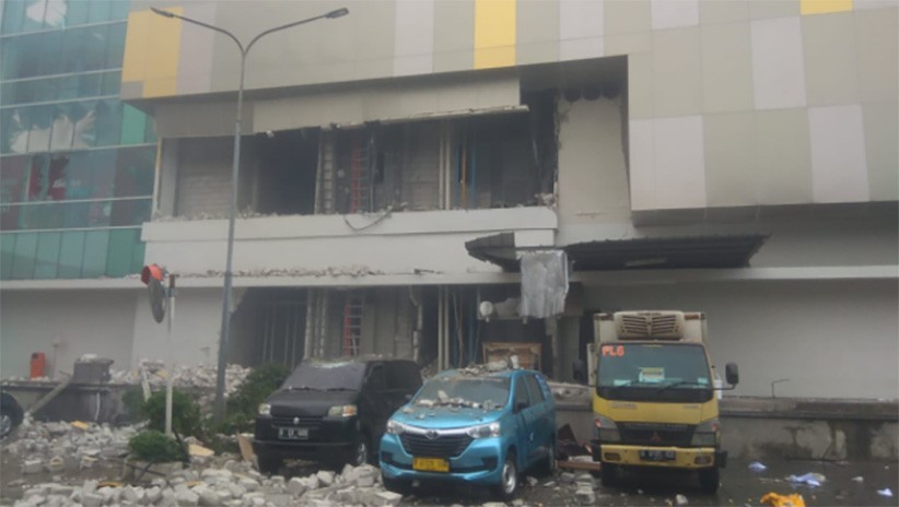 Penampakan Ledakan Mal Margo City Depok, Tembok Hancur 7 Meter - Bagian 1