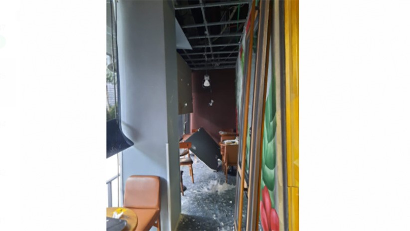 Penampakan Ledakan Mal Margo City Depok, Tembok Hancur 7 Meter - Bagian 4