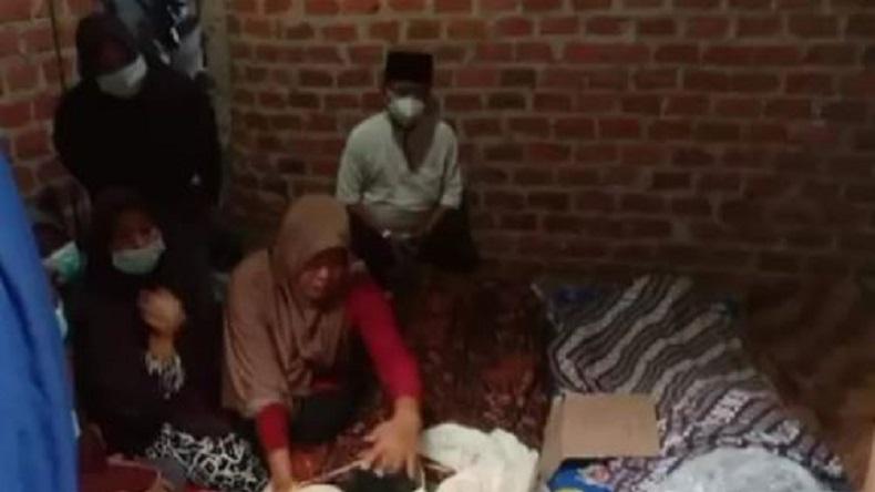 Tragis, Sekeluarga Tewas Tersambar Petir saat Berteduh dari Hujan di Gubuk Persawahan