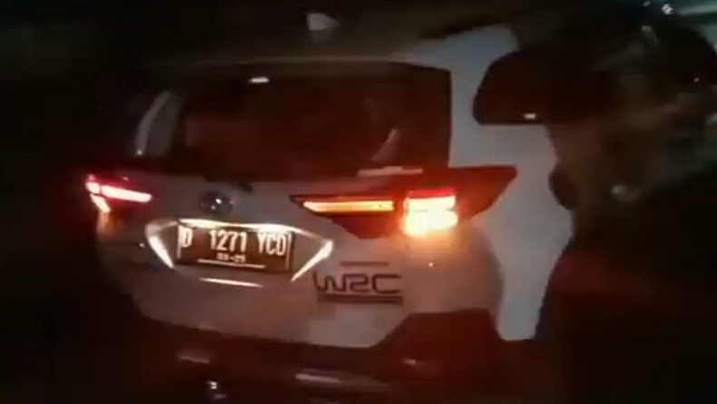 Botol Miras Ditemukan di Mobil Rush yang Kabur Seusai Tabrak Pemotor di Banjaran Bandung