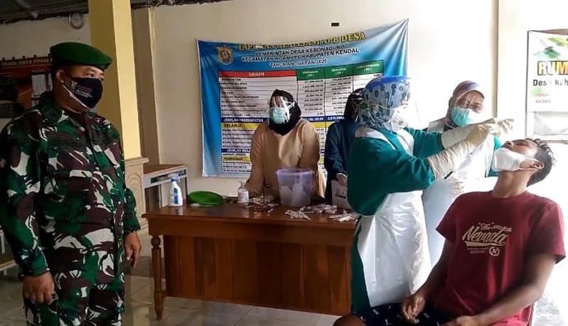 Kades dan Puluhan Warga Kebonagung di Tes PCR dengan Pengawalan Ketat TNI-Polri