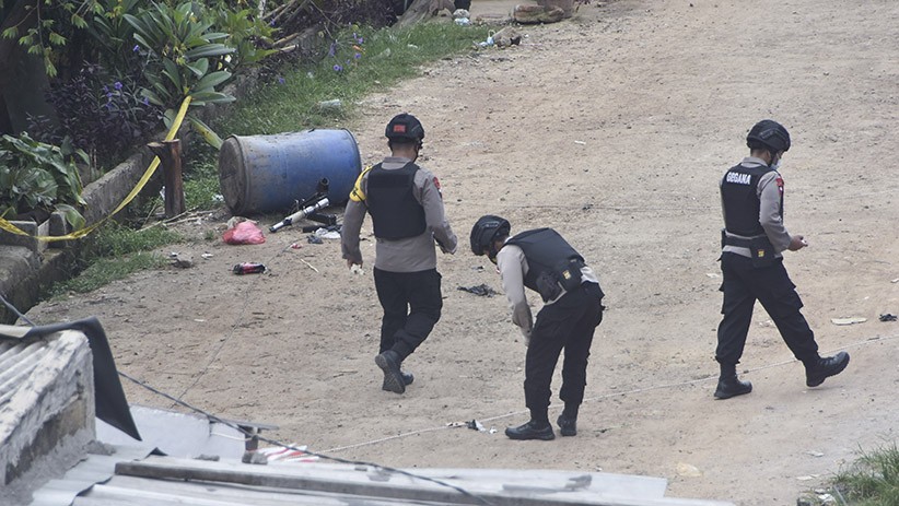 Benda Mirip Bom Diledakkan Gegana Polda Metro Jaya di Bekasi - Bagian 1