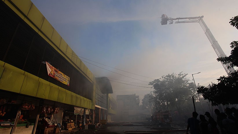 Pasar Kembang Surabaya Kebakaran, 23 Mobil Pemadam Dikerahkan - Bagian 2