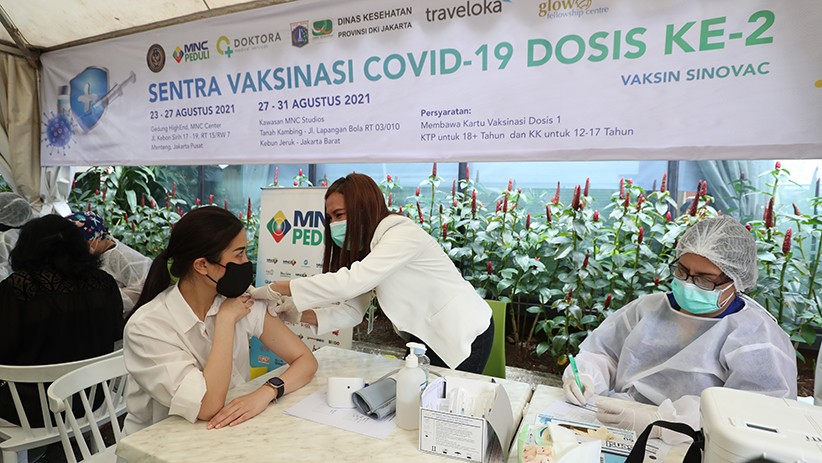 Wamenparekraf Angela Tanoesoedibjo Ikuti Vaksinasi Dosis ke-2 yang Digelar MNC Peduli - Bagian 2