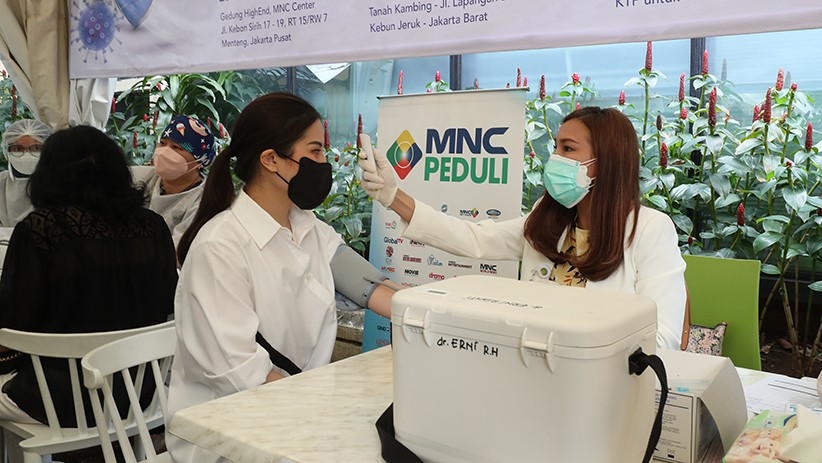 Wamenparekraf Angela Tanoesoedibjo Ikuti Vaksinasi Dosis ke-2 yang Digelar MNC Peduli - Bagian 3