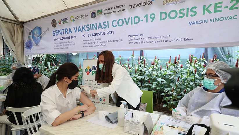 Wamenparekraf Angela Tanoesoedibjo Ikuti Vaksinasi Dosis ke-2 yang Digelar MNC Peduli - Bagian 1