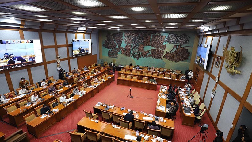 Menteri Nadiem Makarim Rapat bersama DPR Bahas Pembelajaran Tatap Muka - Bagian 3