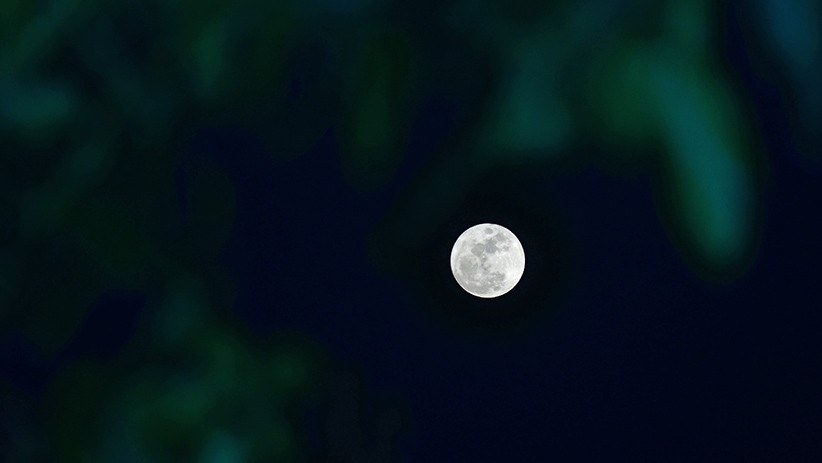 Indahnya Fenomena Blue Moon di Langit Indonesia hingga Italia - Bagian 2