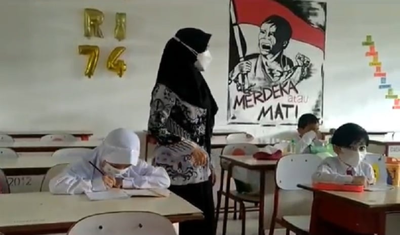 title Belajar Tatap Muka di Kalbar Dimulai, Satgas Covid-19 Pantau Prokes Sekolah Belajar Tatap Muka di Kalbar Dimulai, Satgas Covid-19 Pantau Prokes Sekolah