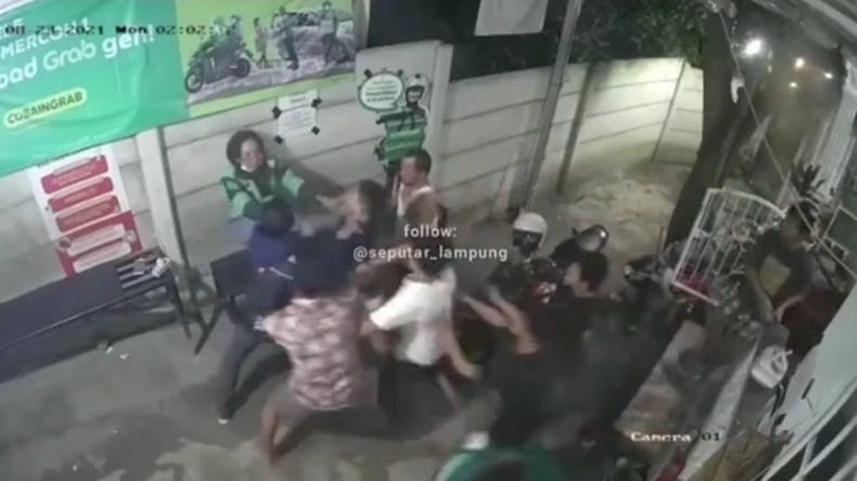 Driver Ojek Online di Bandarlampung Babak Belur Dikeroyok Pegawai Rumah Makan