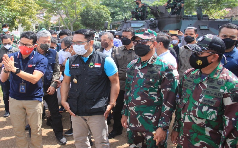 Hari Pertama Tugas, Pangdam Siliwangi Dampingi Gubernur Jabar Tinjau Gebyar Vaksinasi