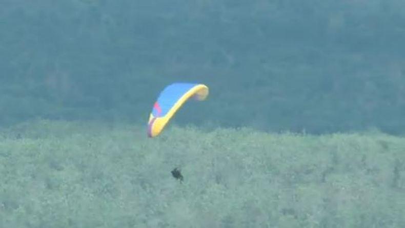 Menikmati Sensasi Paralayang di Bukit Jatipohon Indah Grobogan 