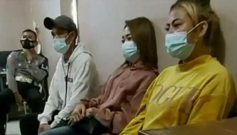 Perempuan Cantik Pekerja Karaoke Terobos Penyekatan, Tabrak Polisi Satlantas hingga Kritis