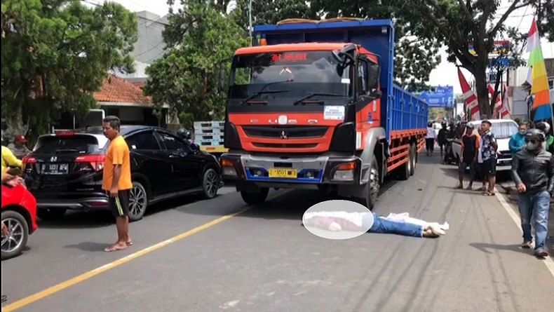 Menyalip Dari Kiri Kakek Pengendara Motor Di Tasikmalaya Tewas Tertabrak Truk 